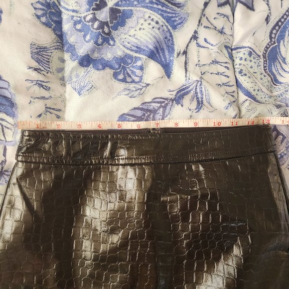 Snakeskin Style Skirt by GUESS xs - Picture 4 of 4